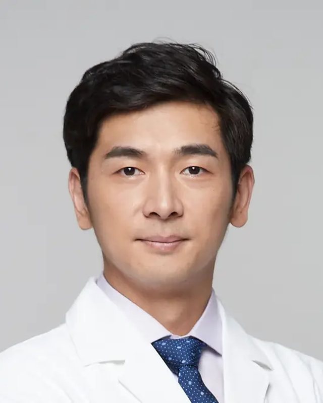 Portrait of Dr. Zhao Yang in a white coat